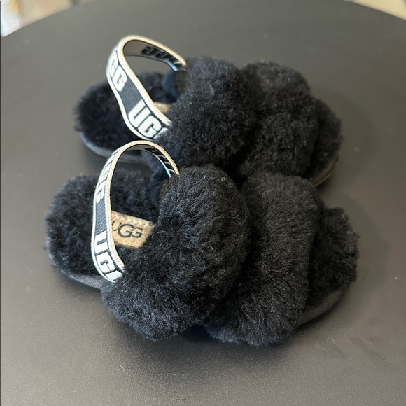 UGG Kids Fluffy Black Slippers - Picture 4 of 6